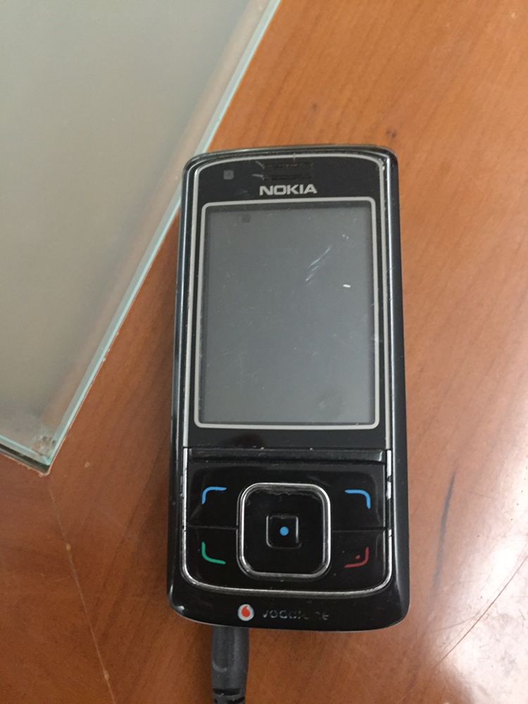 Nokia 6288 com carregador