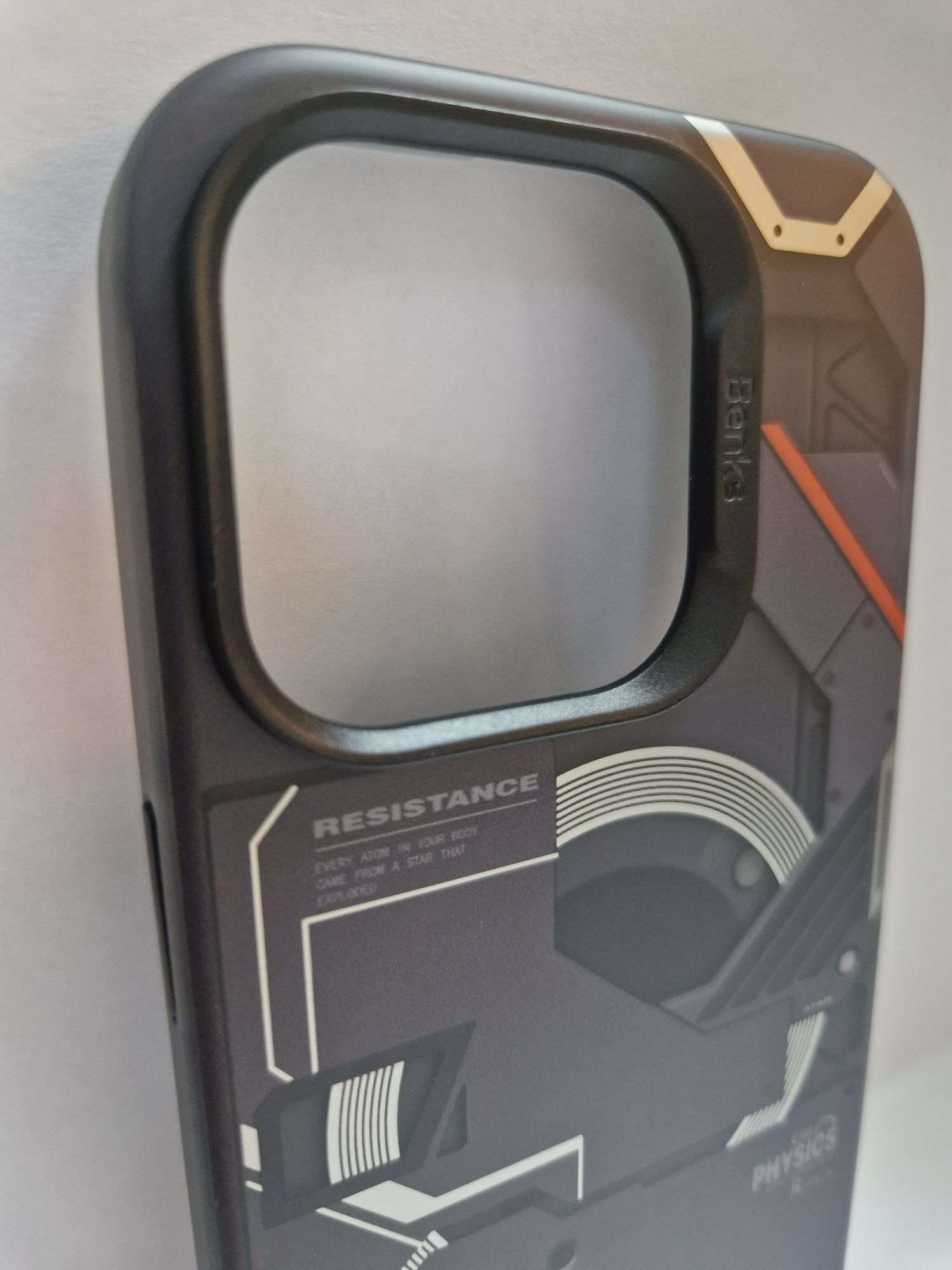 Benks Etui Magnetic Mecha Series do Iphone 15 Pro Max czarny