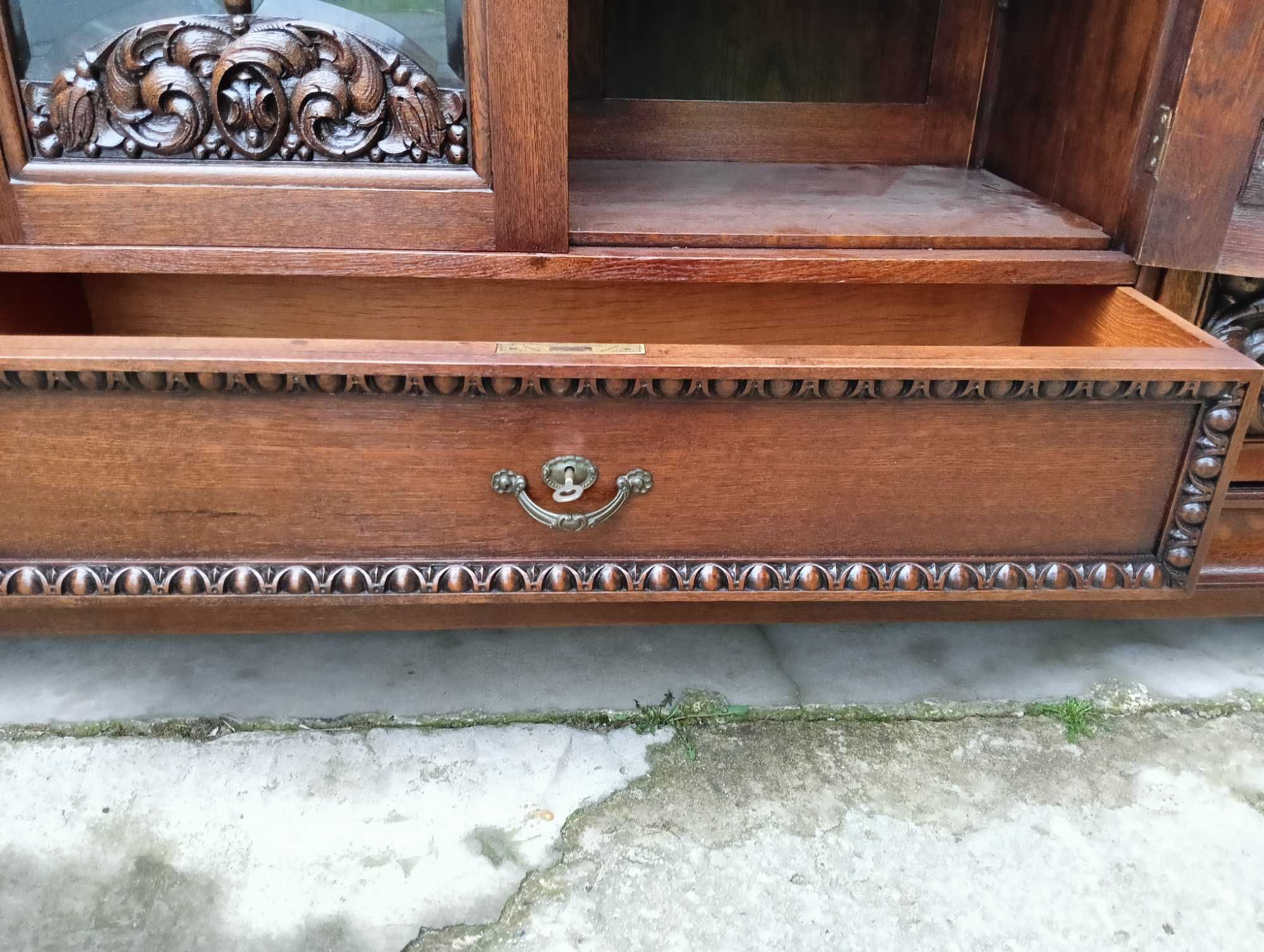Biblioteka antyk zdobiony gabinet po renowacji