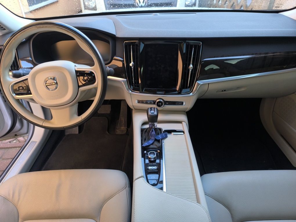 Volvo S90 T5 momentum