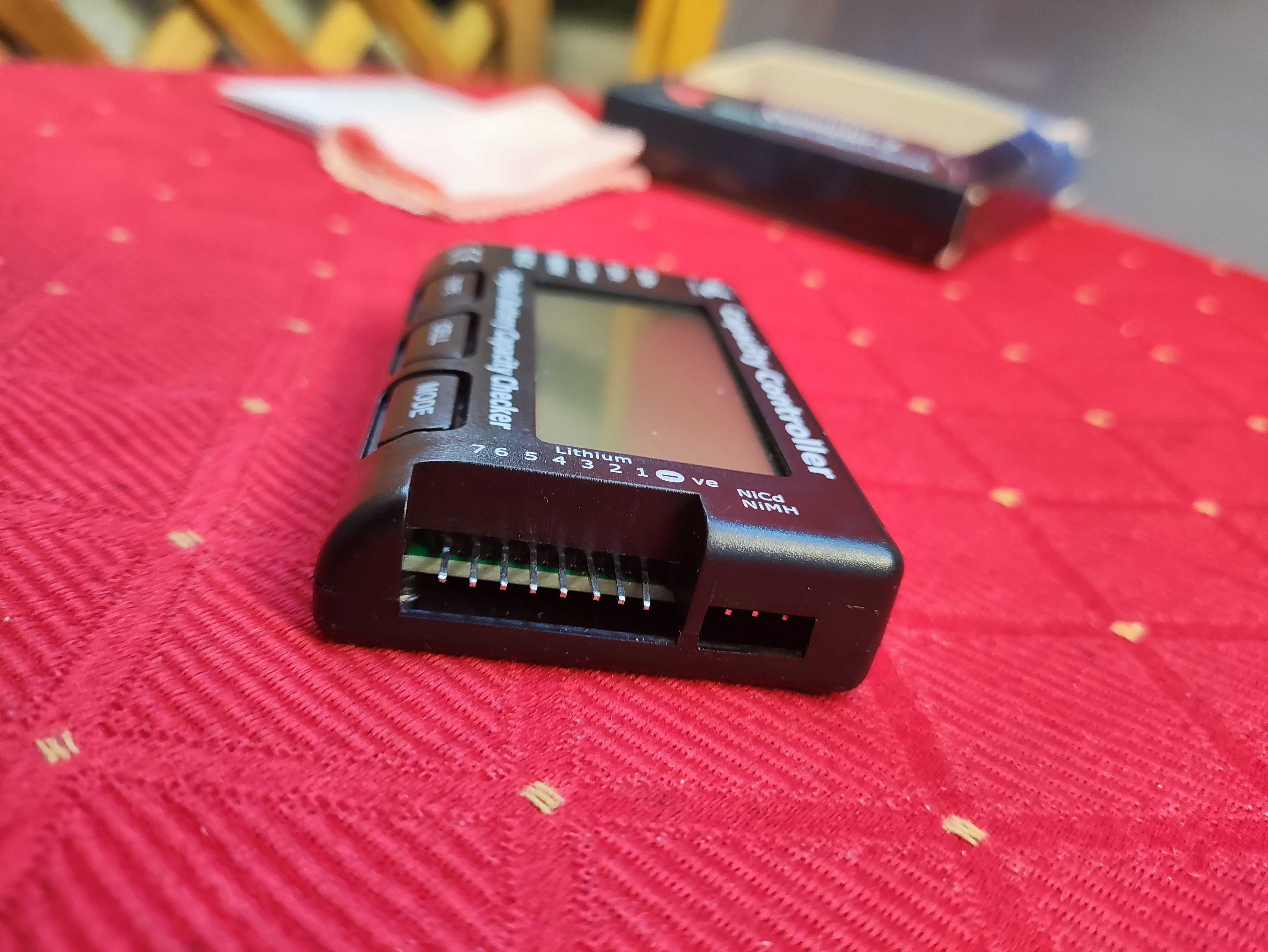 Cyfrowy Tester Miernik Napięcia Baterii Akumulatorów Cellmeter 7