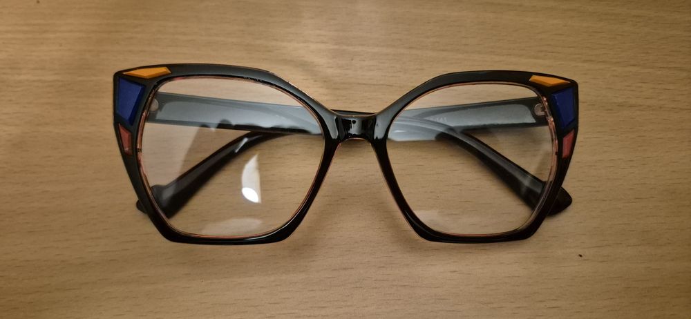 Kolorowe oprawki okularowe