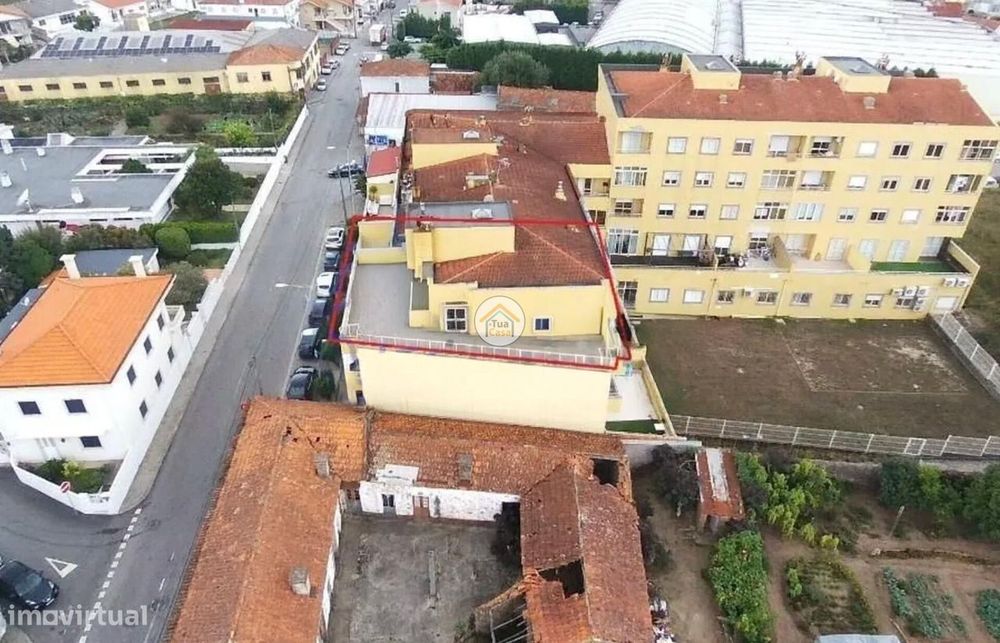 Apartamento T3 com terraço de 150m2 e duas boxes – Argoncilhe, Vergada