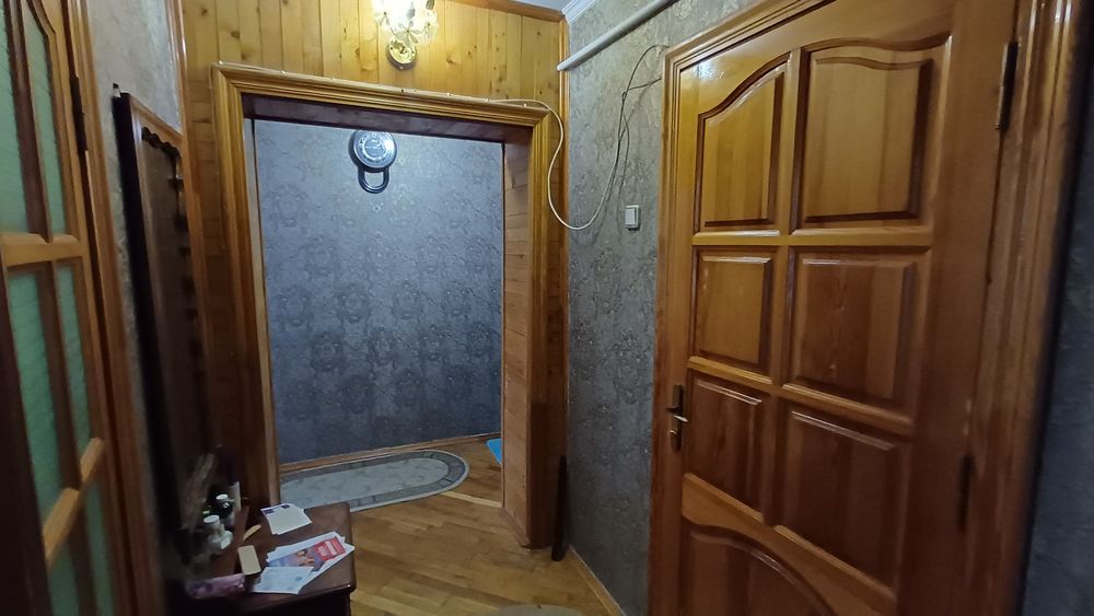 Продаж трикімнатної квартири по.Пр. Миру в Чернігові