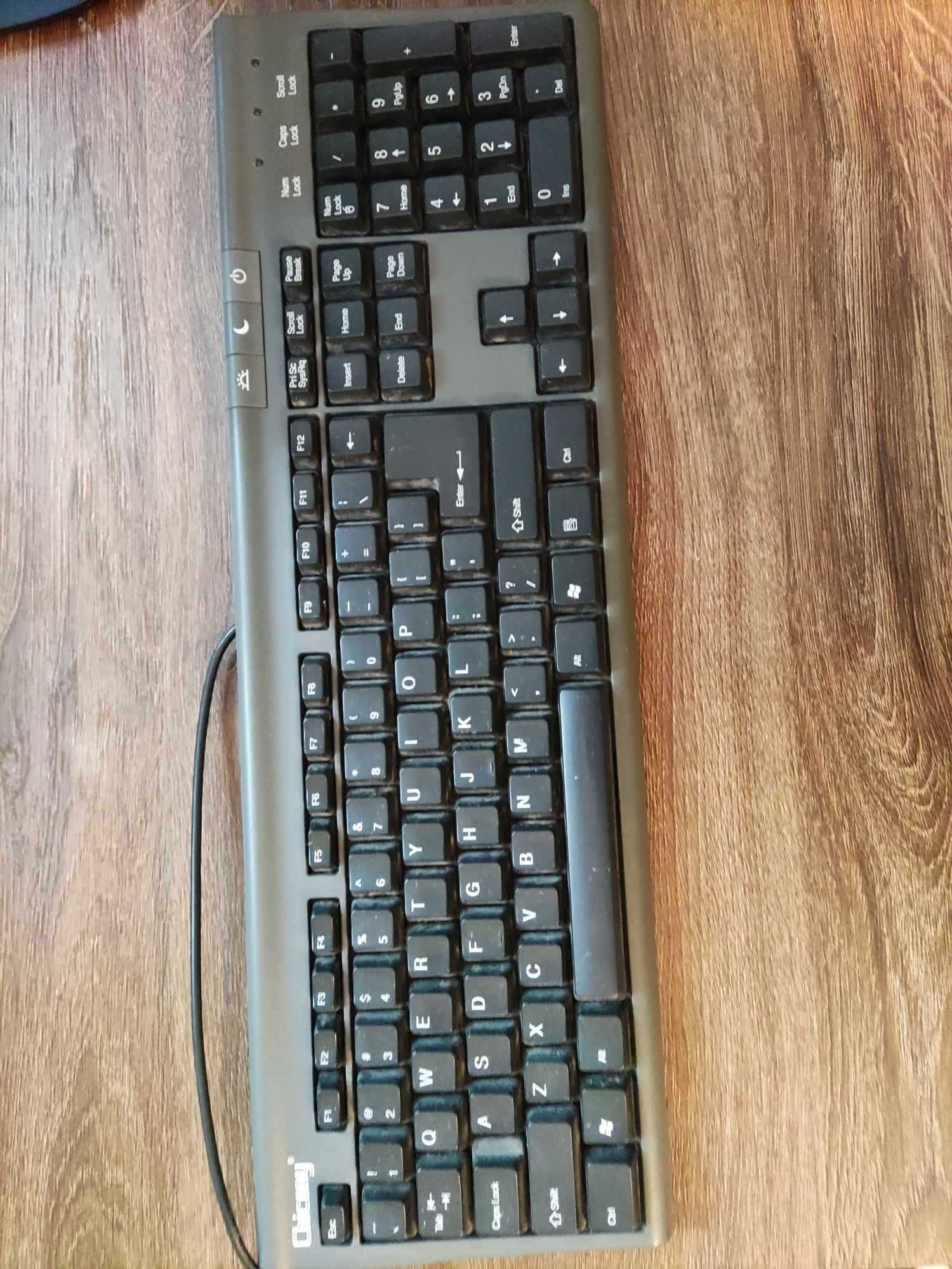 Sprzedam komputer stacjonarny z akcesoriami