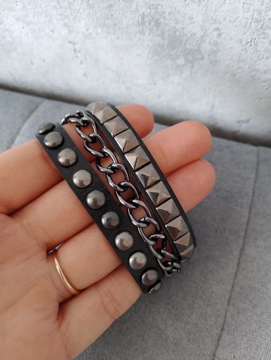 Czarna bransoleta na rękę skórzana z ćwiekami