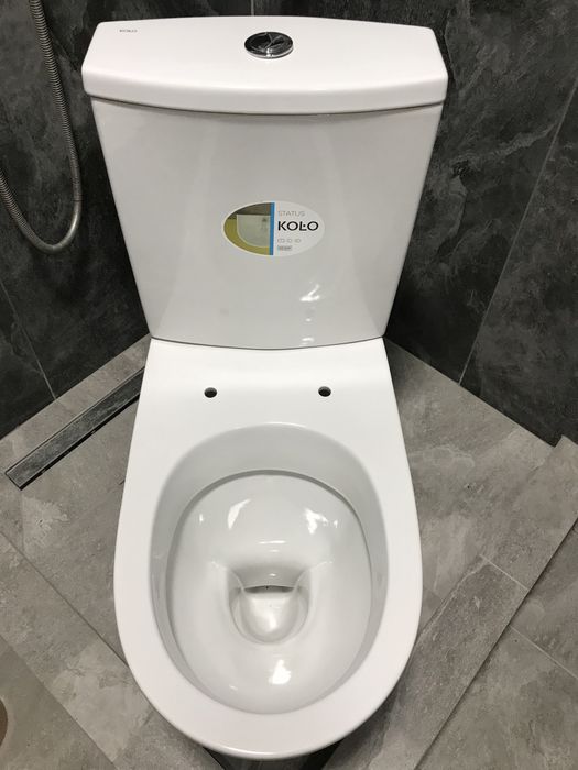 Продам вживаний унітаз Kolo, білий, в ідеальному стані!
