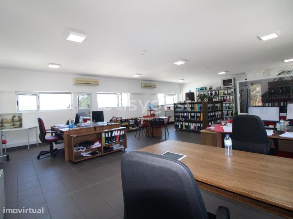 Espaço para Escritório com afetação de serviços com 116m2