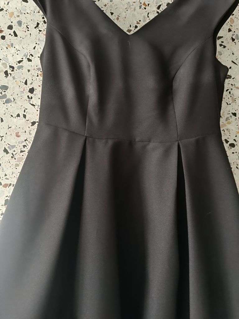 Sukienka elegancka czarna