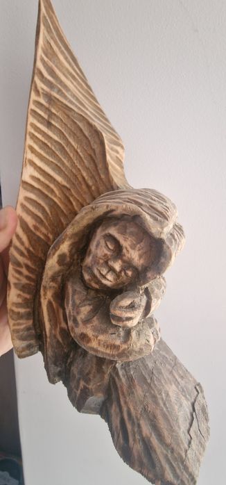 Rzeźba Anioł w drewnie