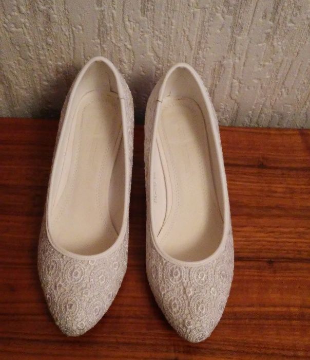 Туфли белые, кожа, кружево, фирмы Louisa Peeress