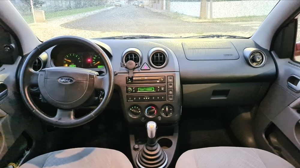 Ford fiesta 75cv 16v impecável revisão completa