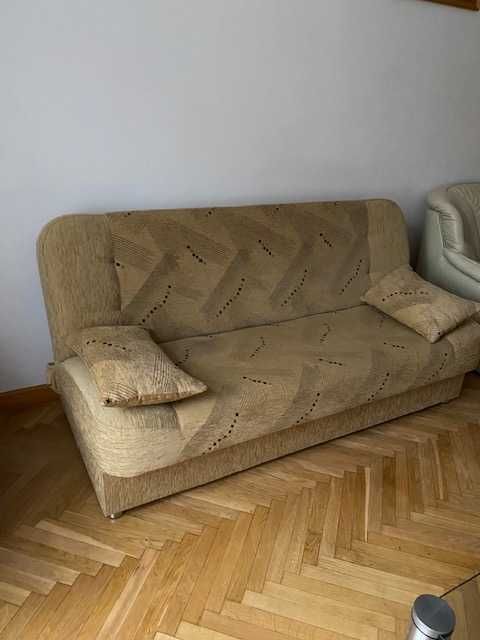 Wersalka w dobrym stanie po czyszczeniu.