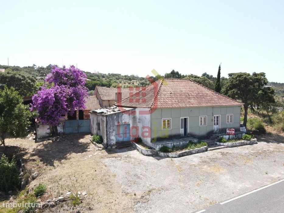 Moradia T4 com Terreno para recuperar - Ourém/Fátima!