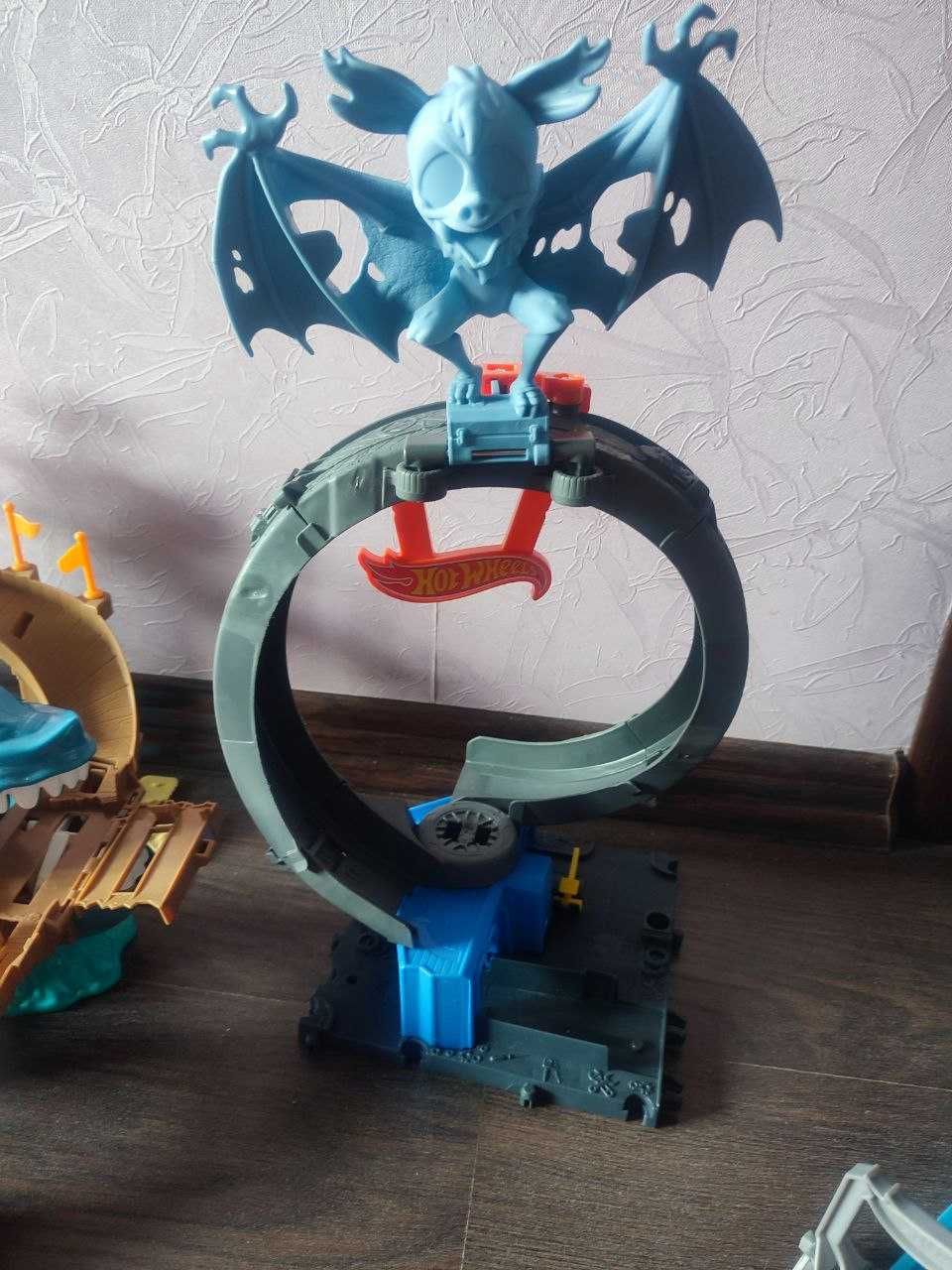 Продаются одним лотом треки Hot Wheels