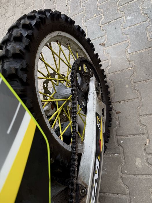 Cross Suzuki RMZ 450 z 2010 roku.