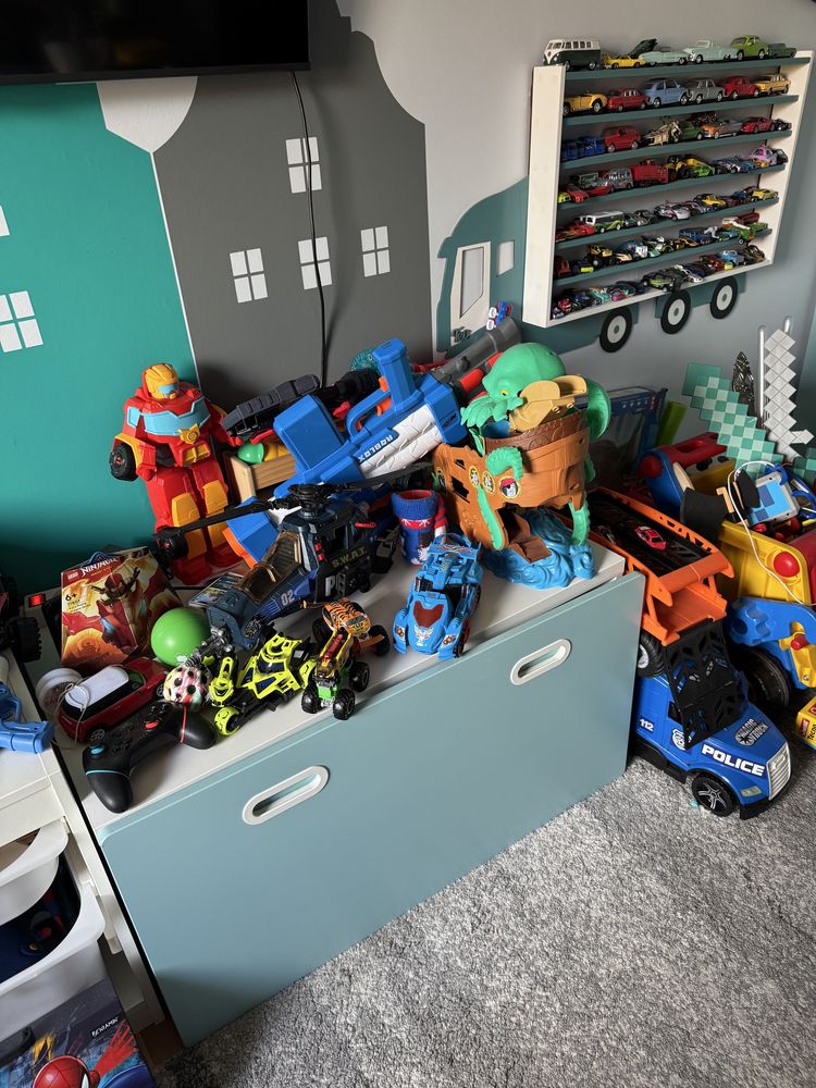 Zestaw mebli Ikea 4 elementy stan idealny