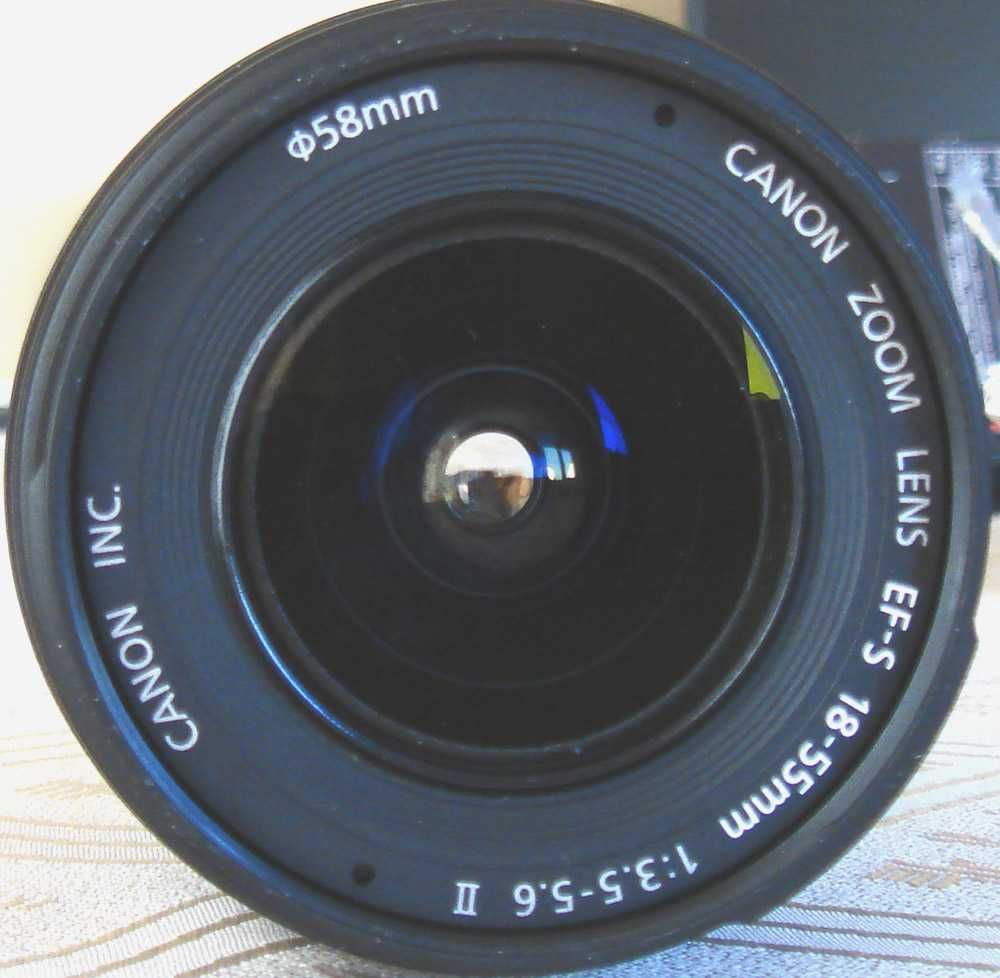 Lustrzanka Canon EOS XTi.