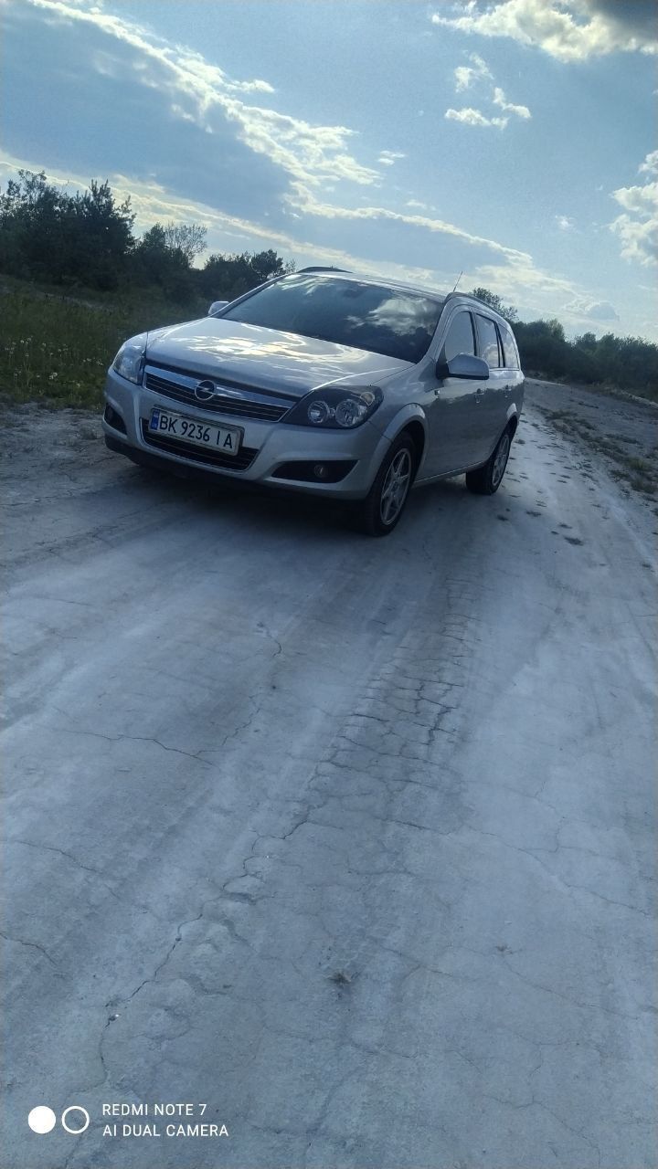 Продам Astra h 2010