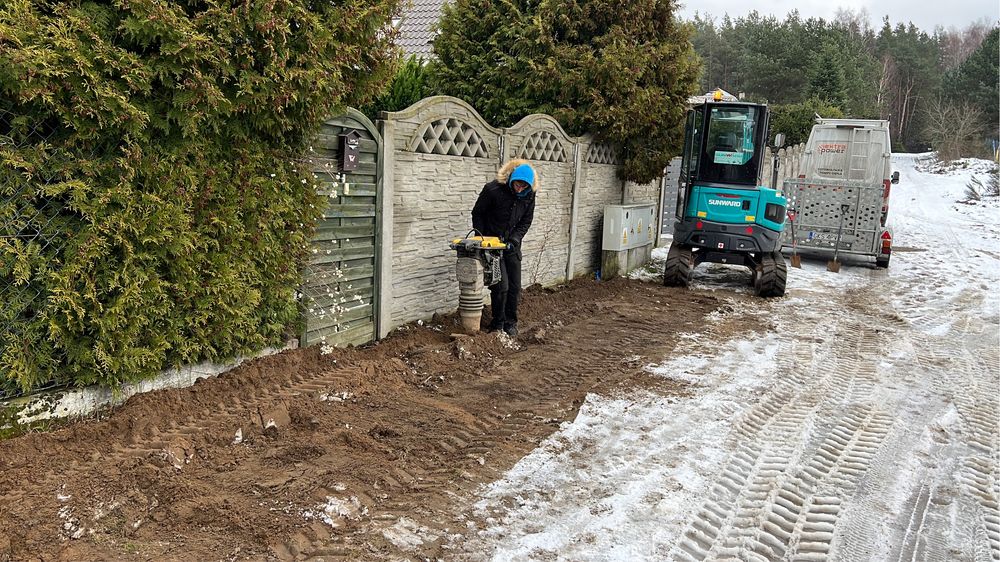 Minikoparka wykopy zageszczenia wozek widłowy