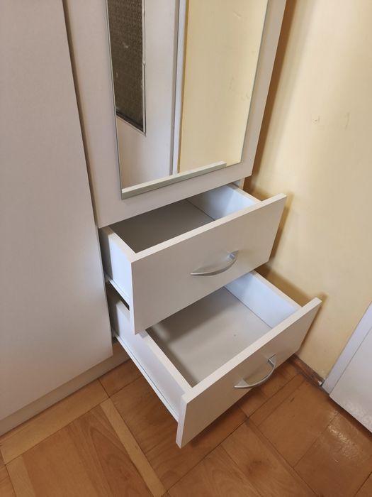 Na sprzedaż biała szafa