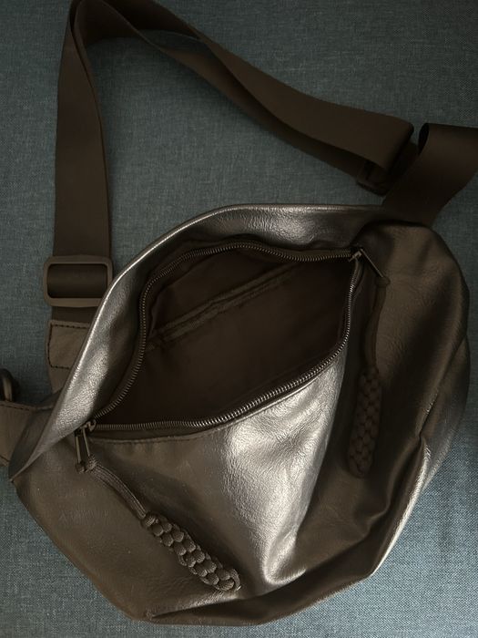 Bolsa Preta cintura/tiracolo NOVA
