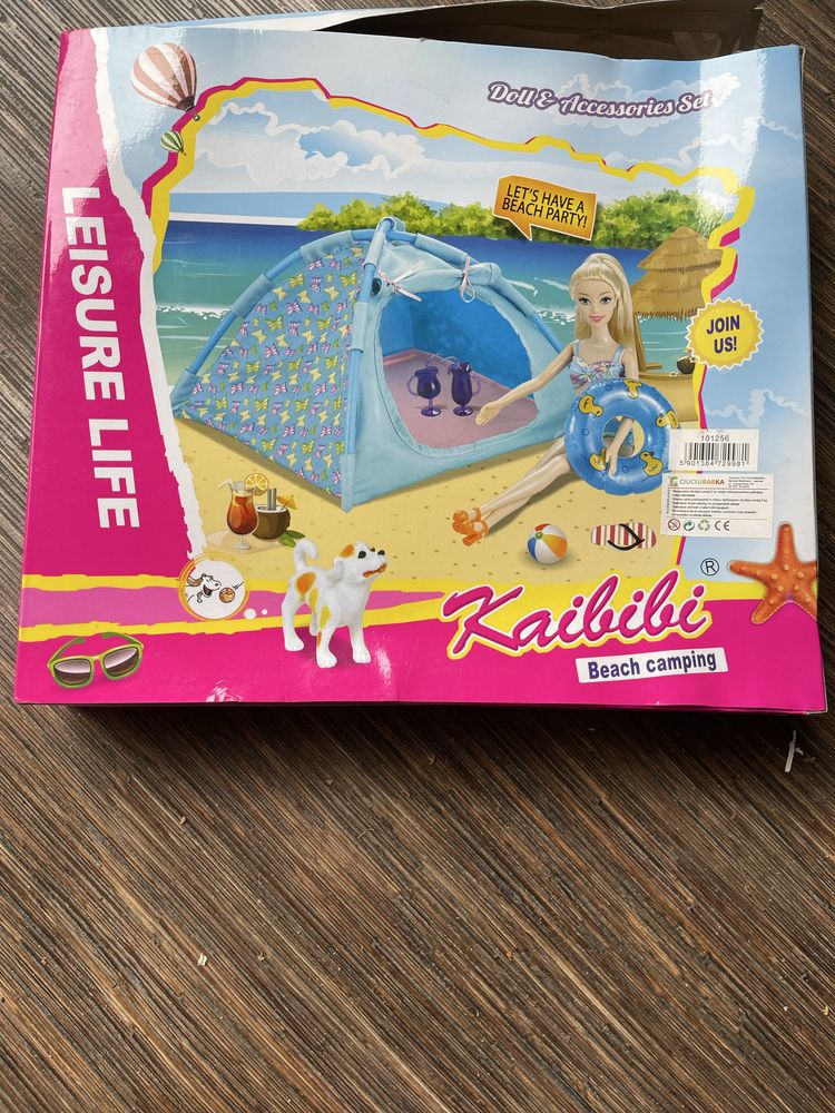 lalka karaibska z gadżetami plażowymi