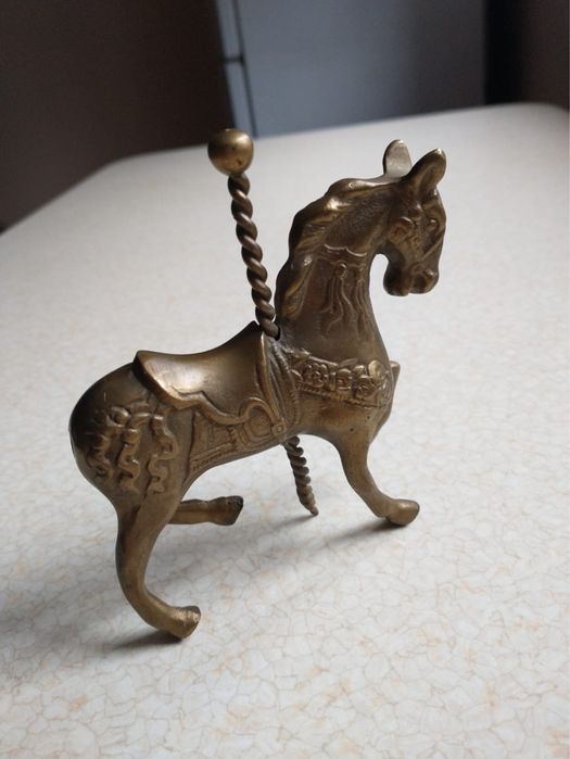 Mosiężny koń figurka
