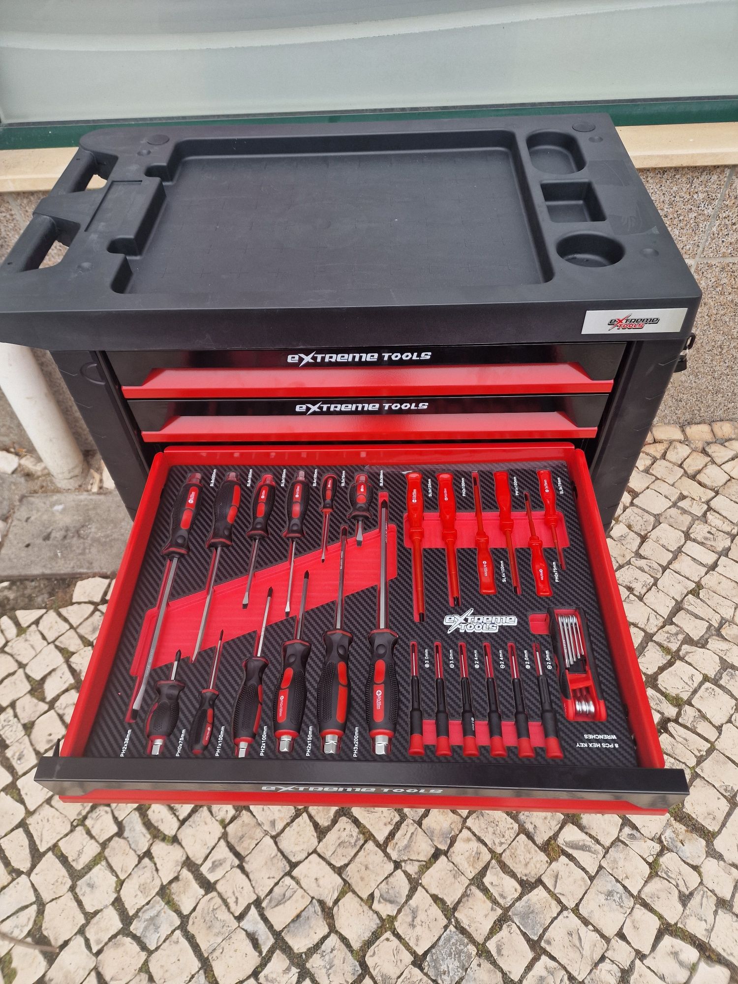 Carrinho de ferramenta + Macaco e preguiças novos