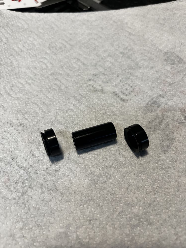 Tulejka montażowa Rockshox 28x8mm