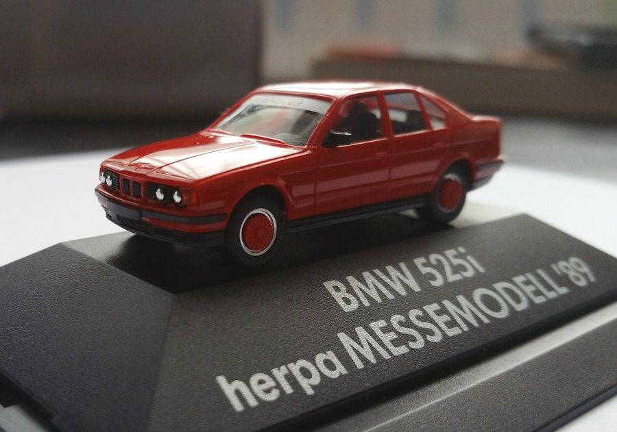 Model HERPA BMW 5 525i skala 1:87