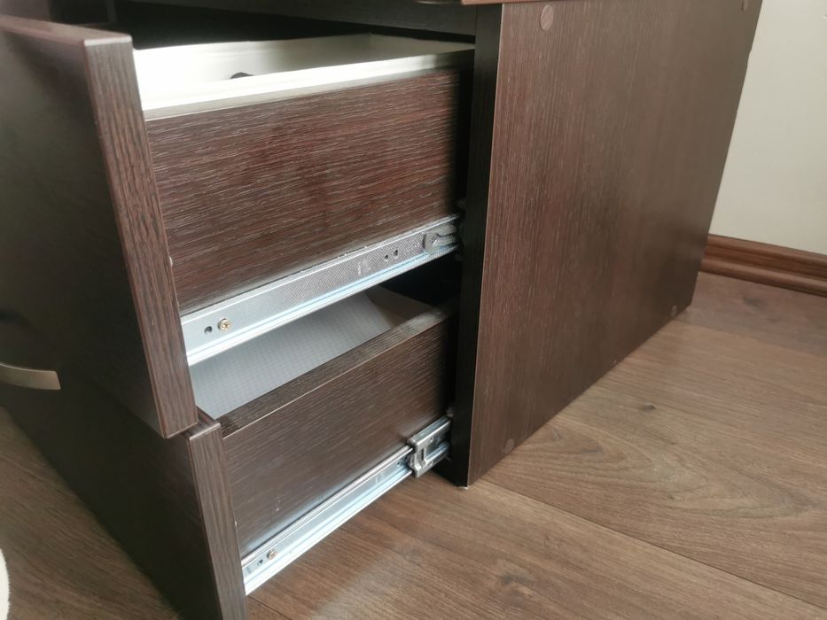 Szafki  nocne do sypialni wraz z toaletką i biblioteczką