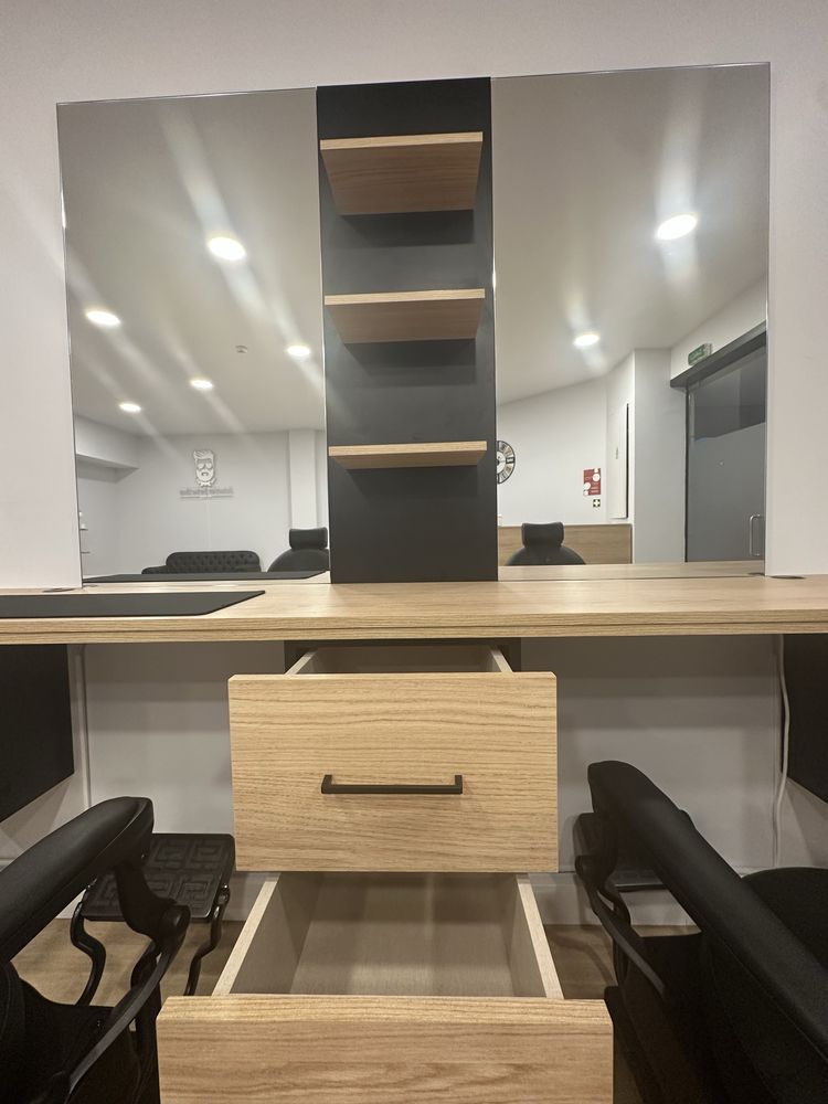 Móvel Barberia com dois lugares c/ espelhos