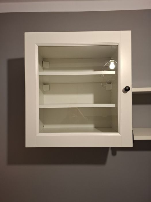Szafki witryny wiszące Besta Ikea