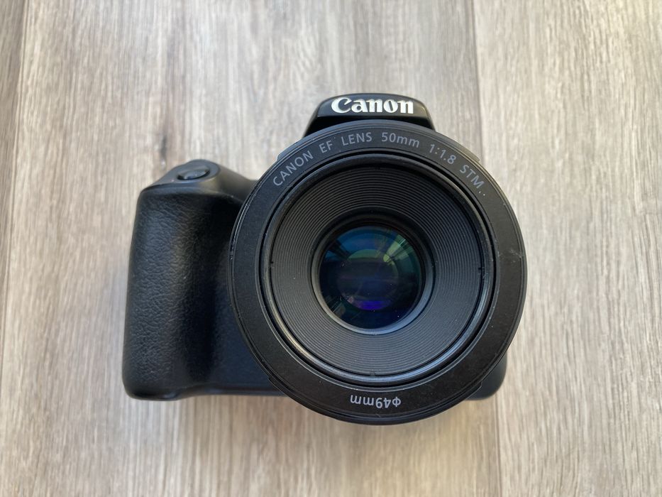Продам Canon EOS 200D