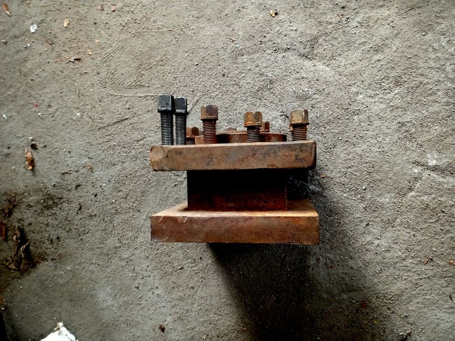 Imak nożowy tokarni