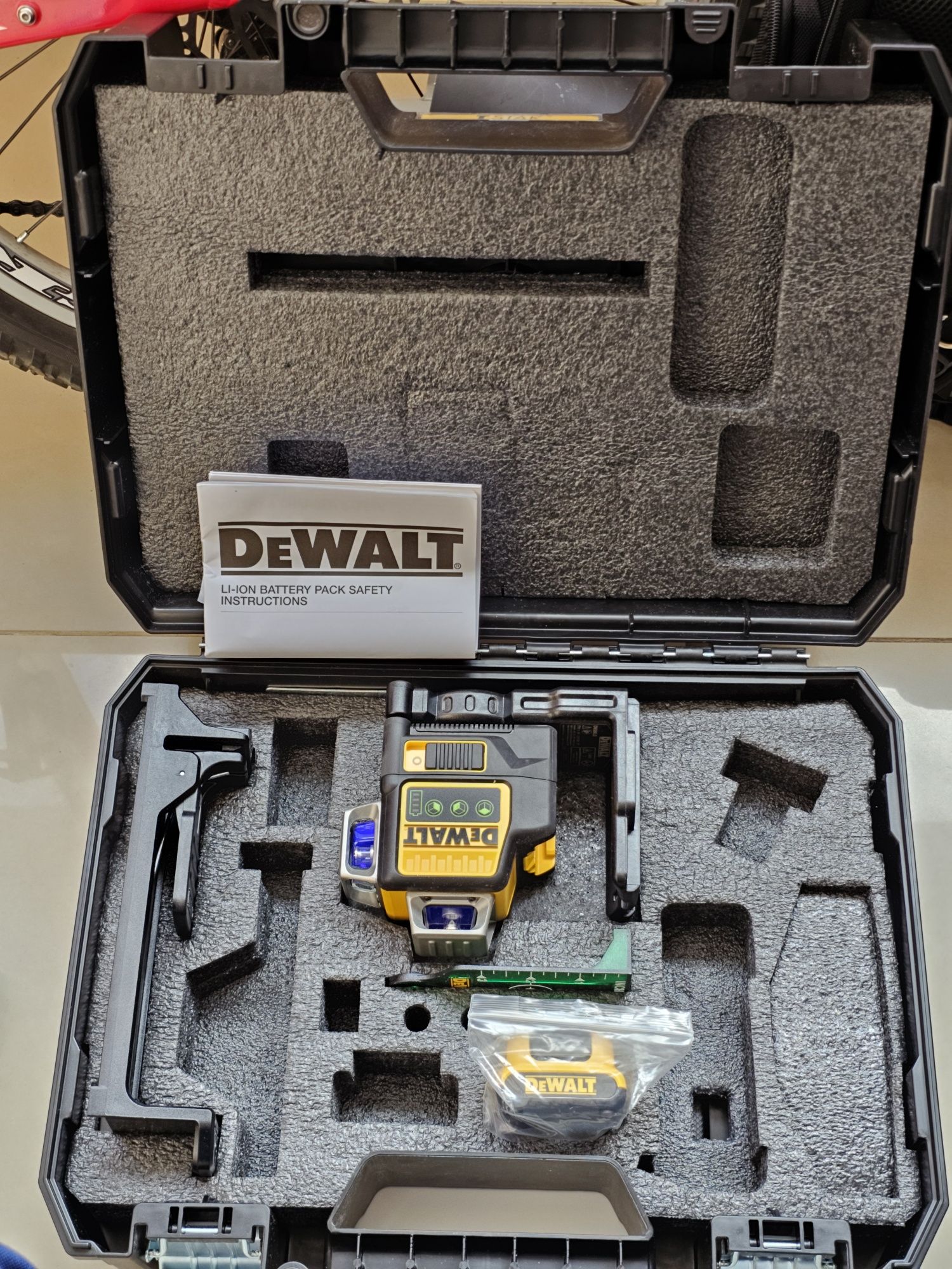 Рівень лазерний Dewalt DW089LG