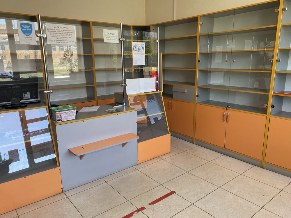 Меблі для магазину або під аптеку