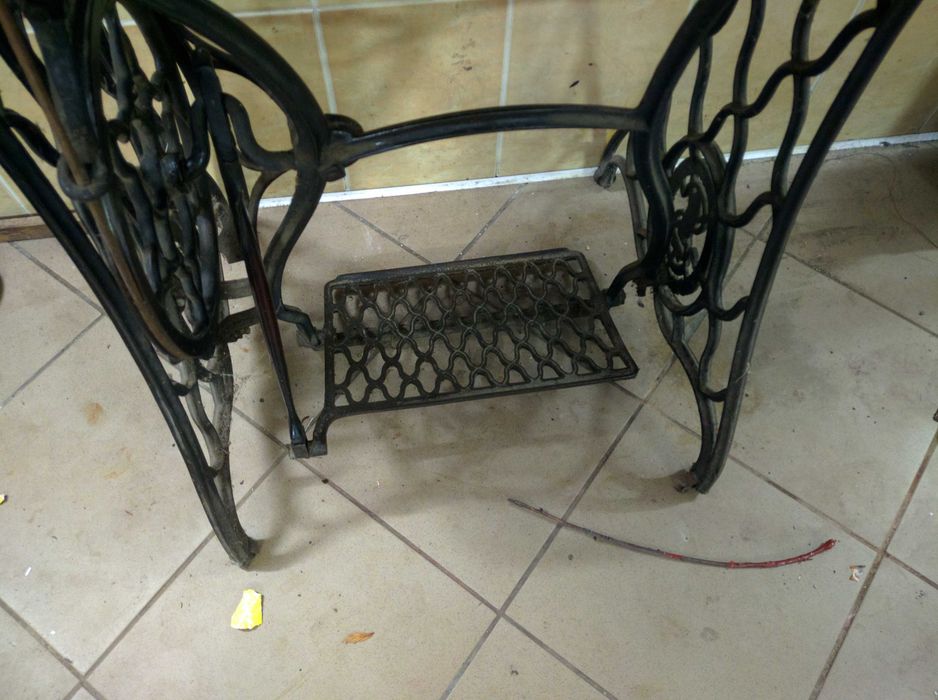 Старинная швейная машина, станина singer