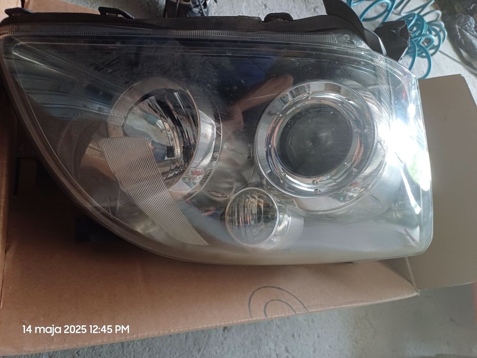 Toyota avensis t25 lift lampa prawa