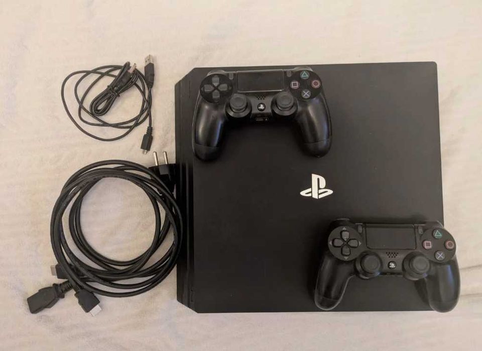 PS4 Pro 1 TB + 2 comandos