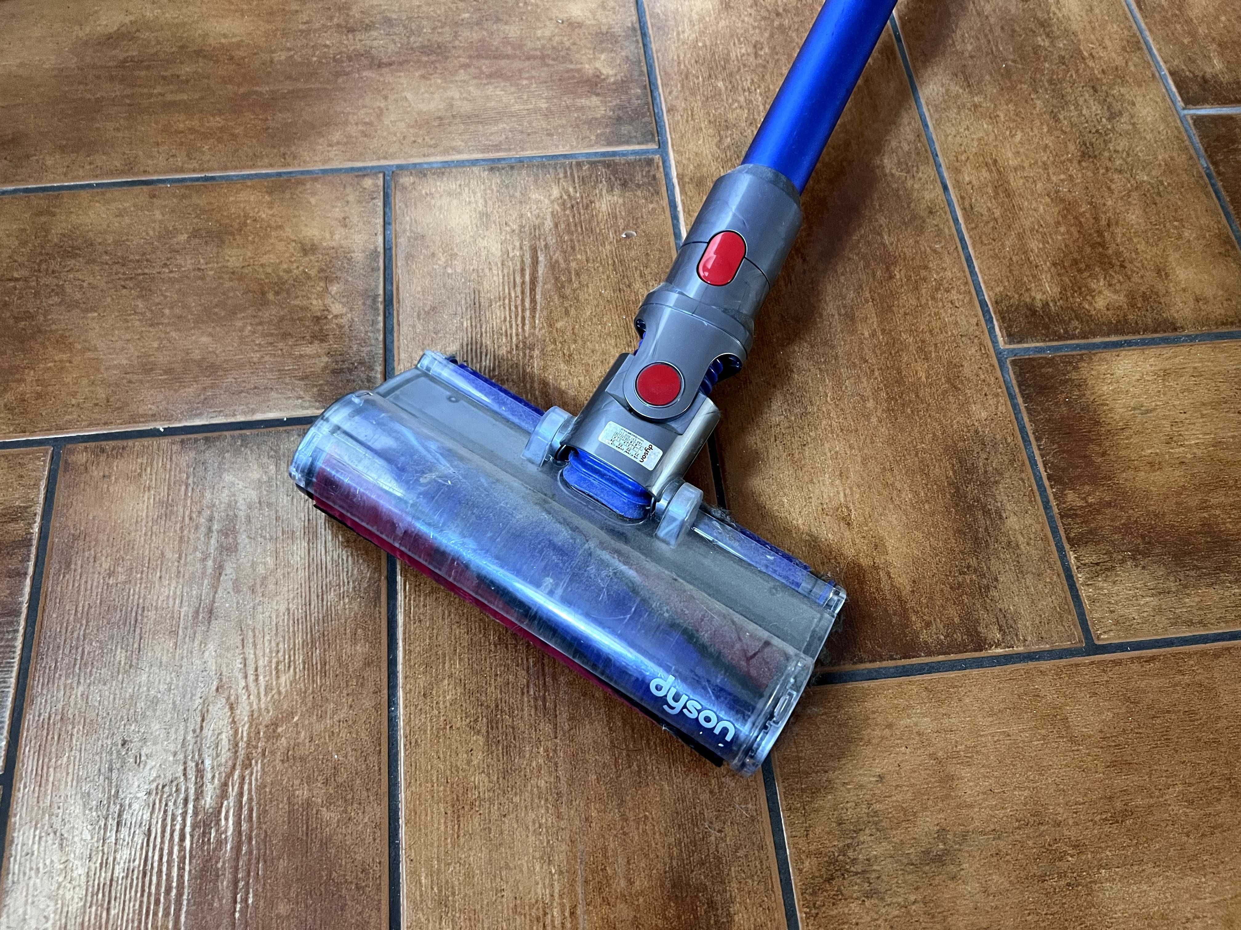 Odkurzacz Dyson SV17 plus akcesoria