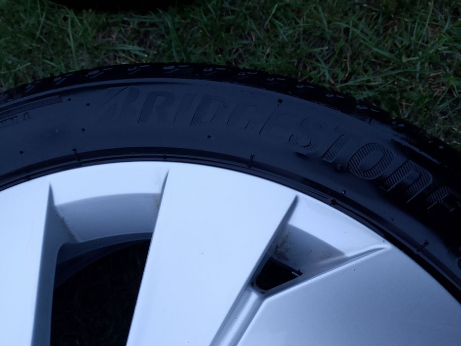 VW golf 8  225/45 R17