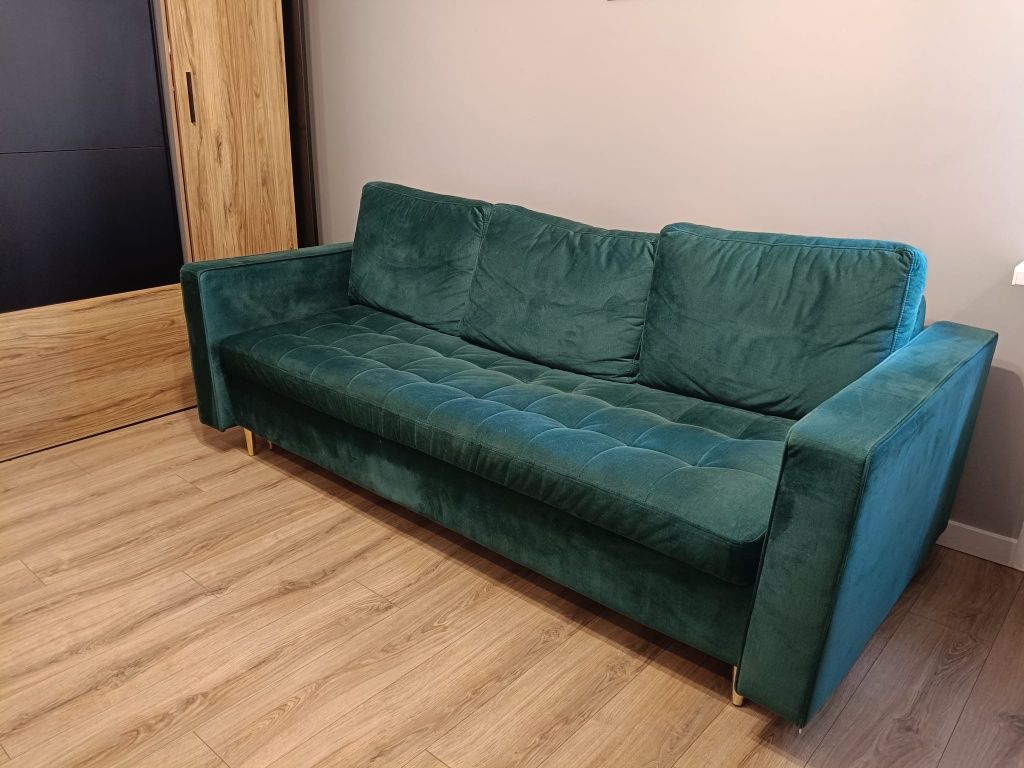 Sofa rozkładana butelkowa zieleń alkantara.