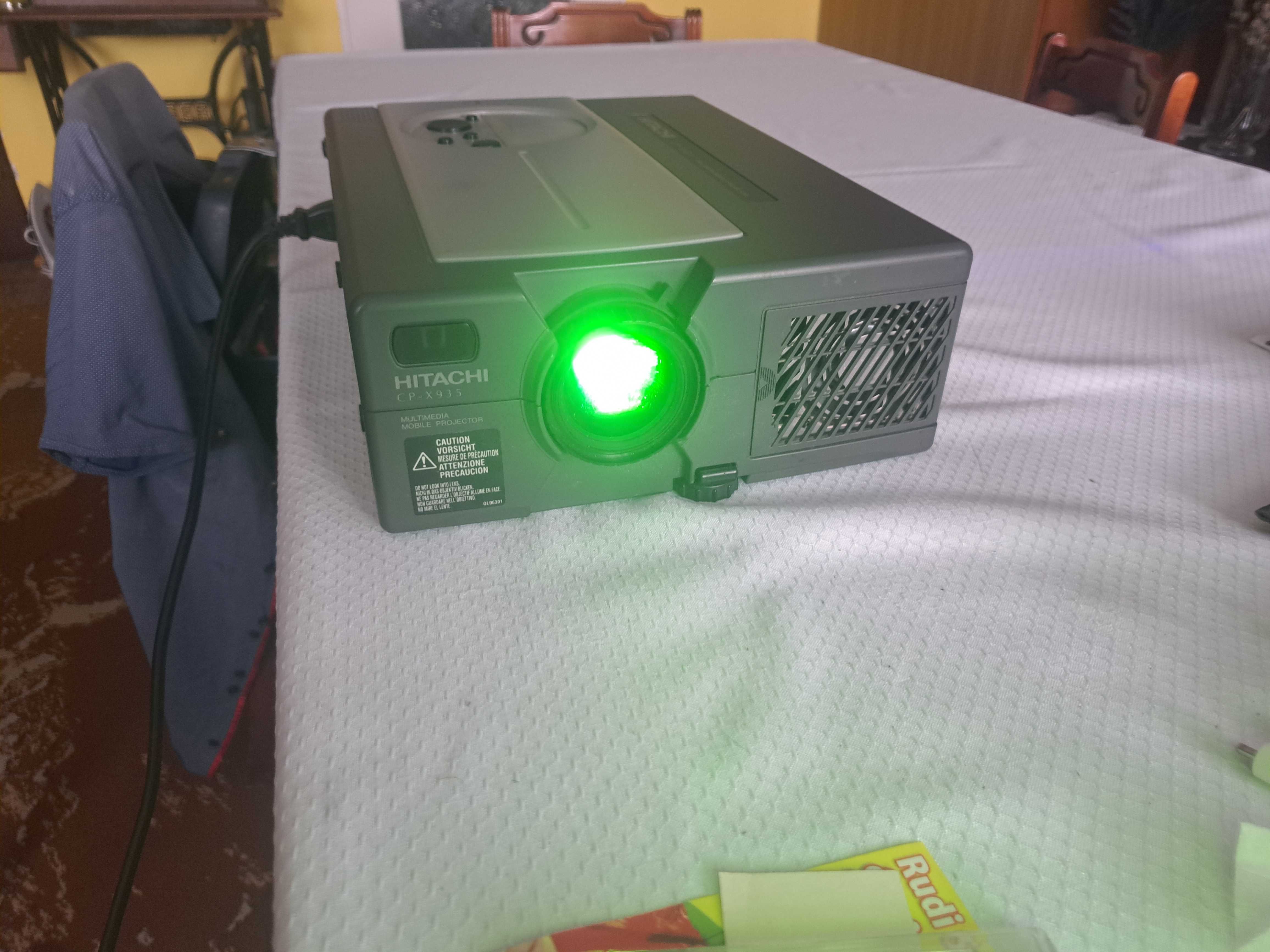 Projektor HITACHI CP-X935
