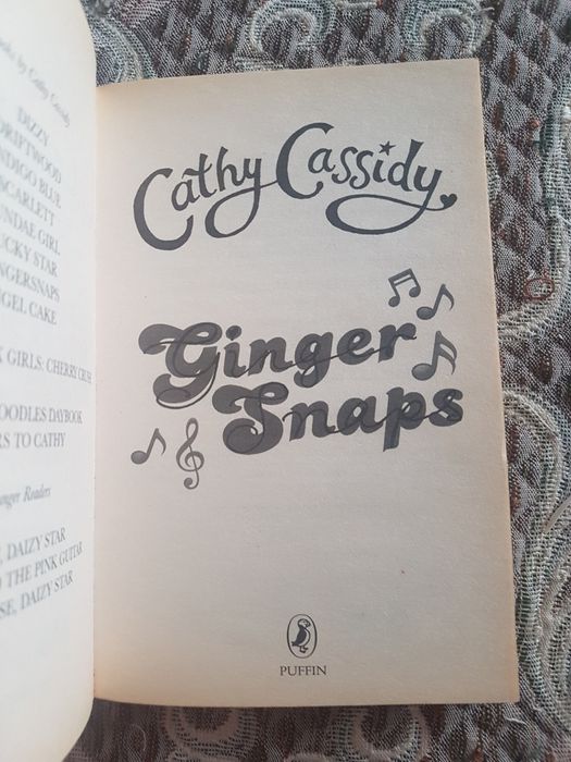 Книжка англійською Ginger Snaps by Cathy Cassidy