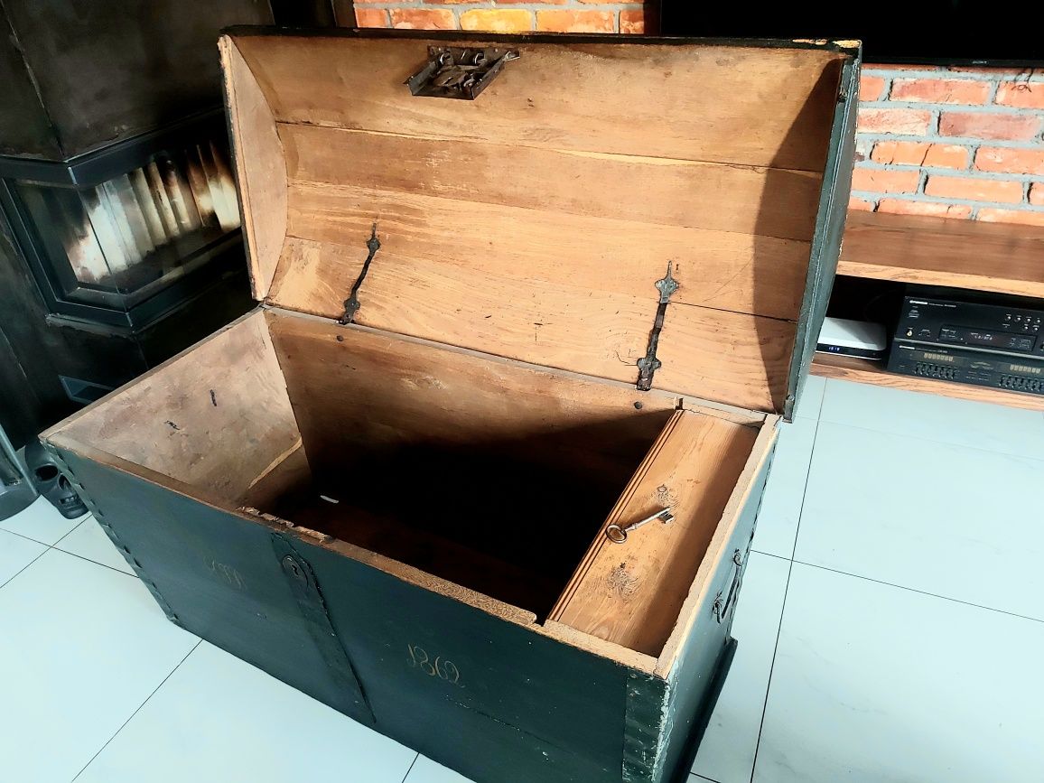 Stary kufer skrzynia z 1862 roku