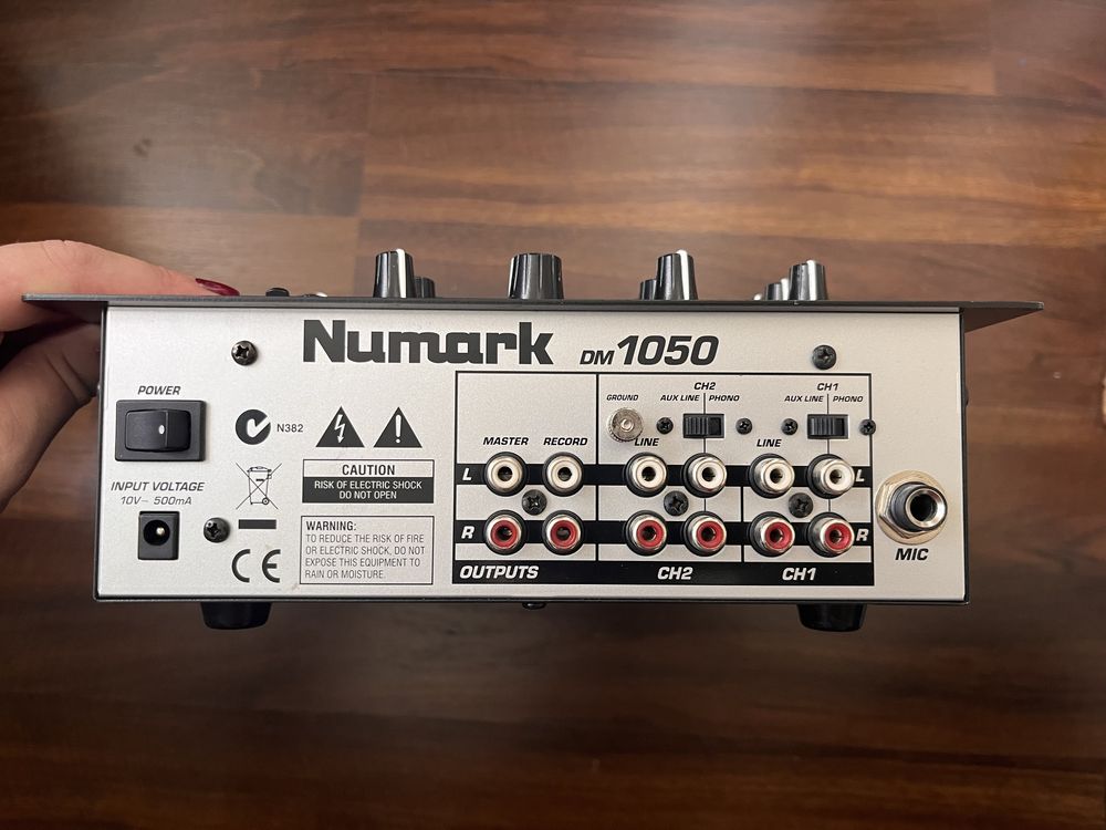 Mikser djski Numark dm 1050