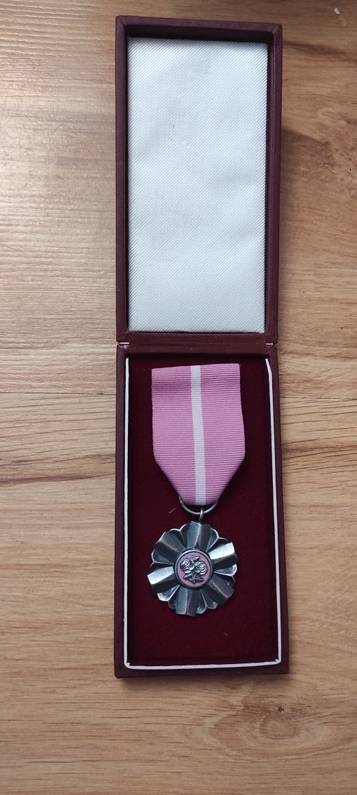 Stary medal odznaka odznaczenie za długoletnie pożycie małżeńskie PRL