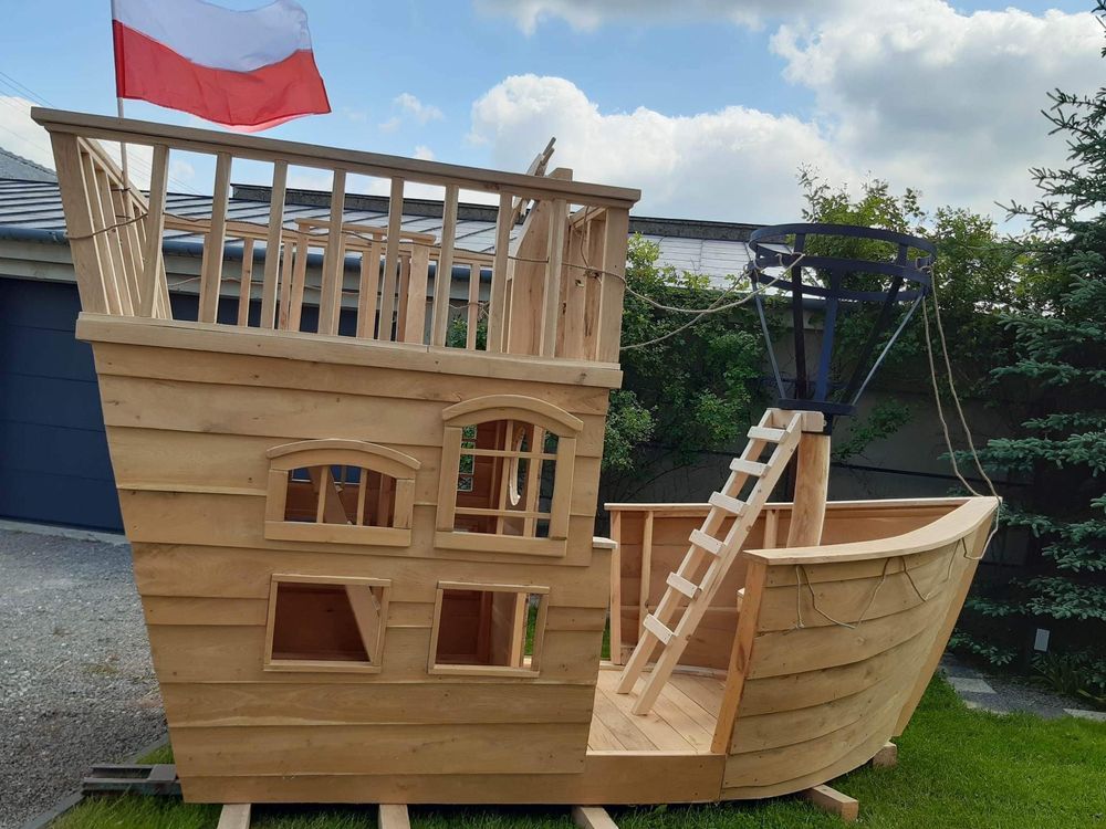 Drewniany domek statek dla dzieci